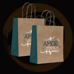 Sacola Kraft "O Amor Mora...